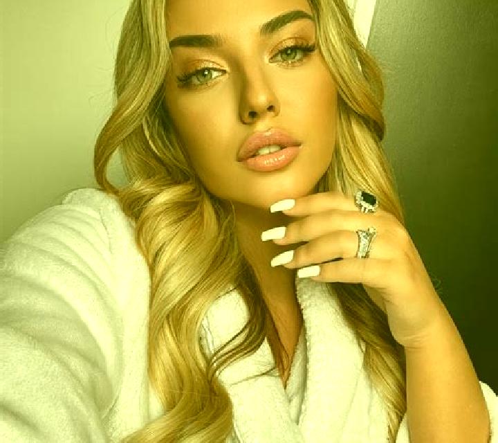 Adriana 3 Tineo escort