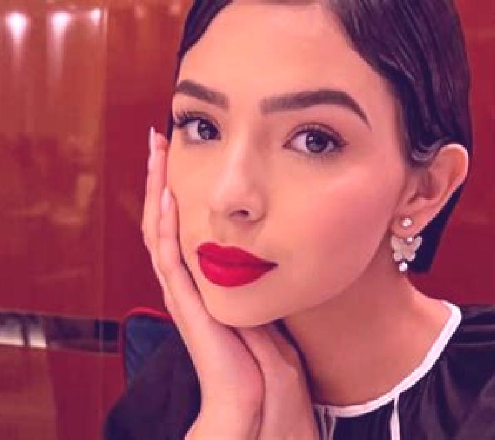 Adriana Mamolar escort