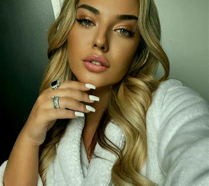 Amanda Aldeamayor de San Martin escort