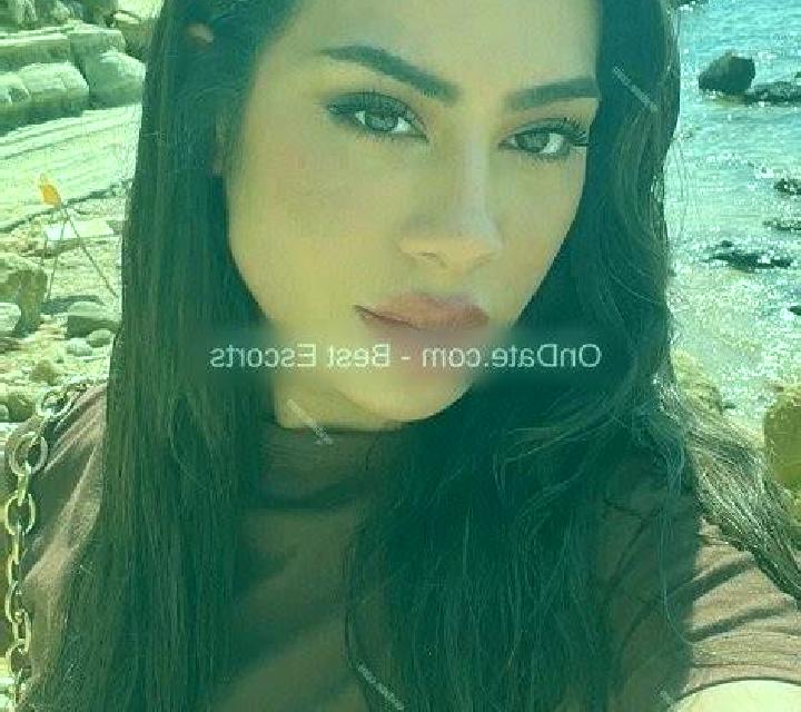 Amaya 3 Cabrillanes escort