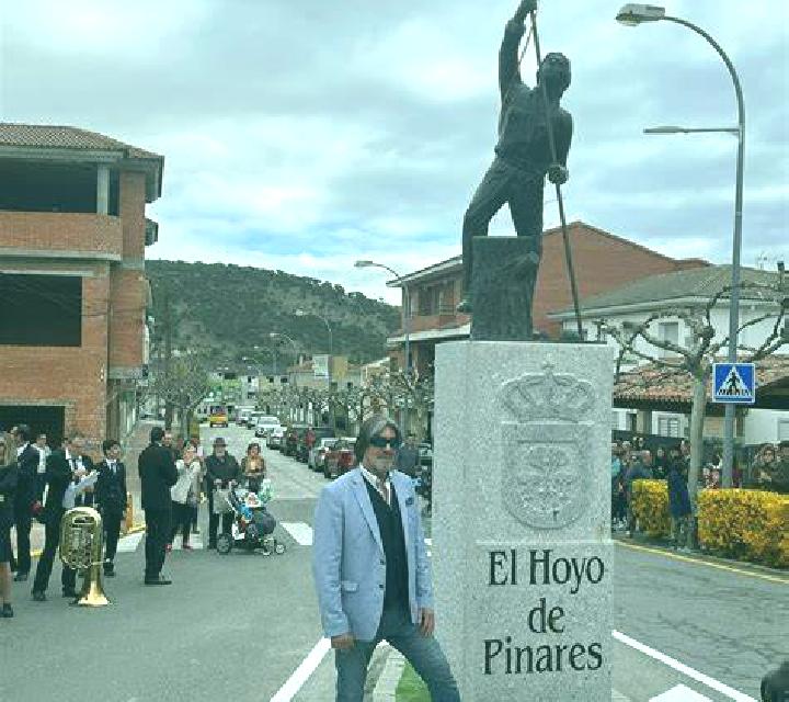 Andrea El Hoyo de Pinares escort