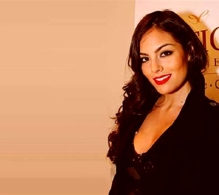 Camila Cazurra escort
