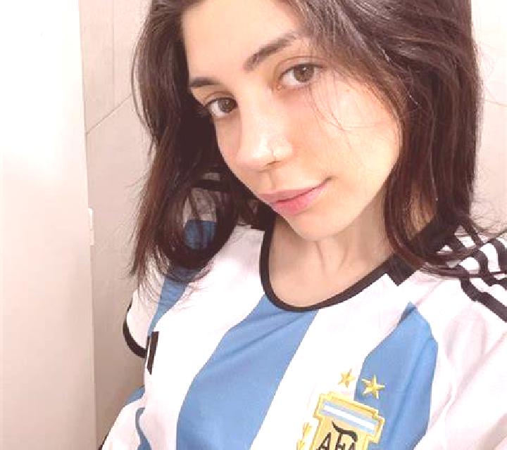 Giulia 2 Petin escort