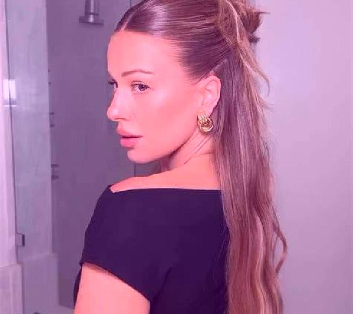 Julia Duron escort