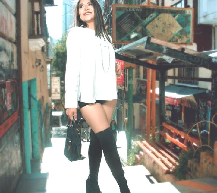 Julia Llimiana escort