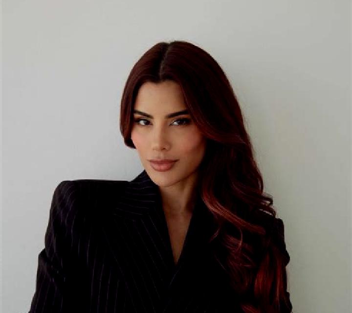 Julia Penarroya de Tastavins escort