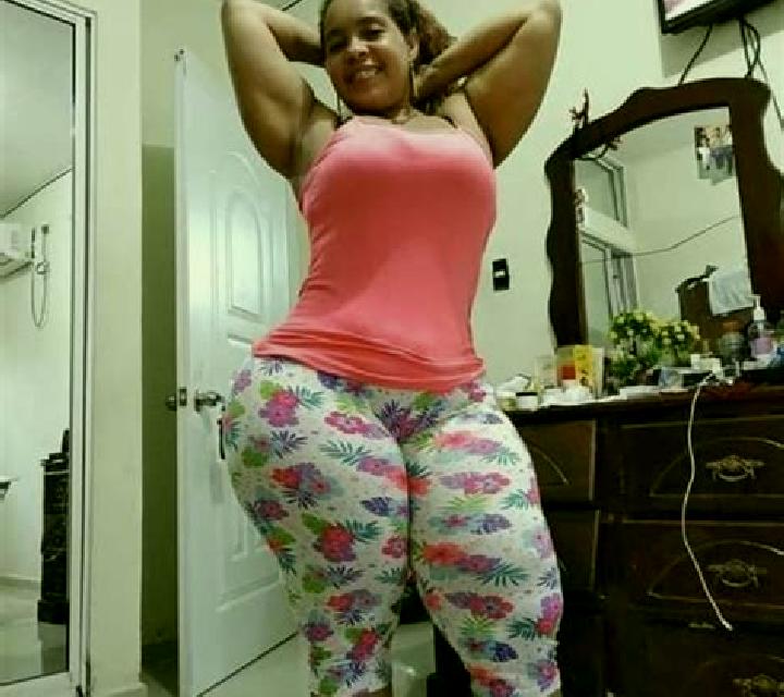 Julia Valdorros escort