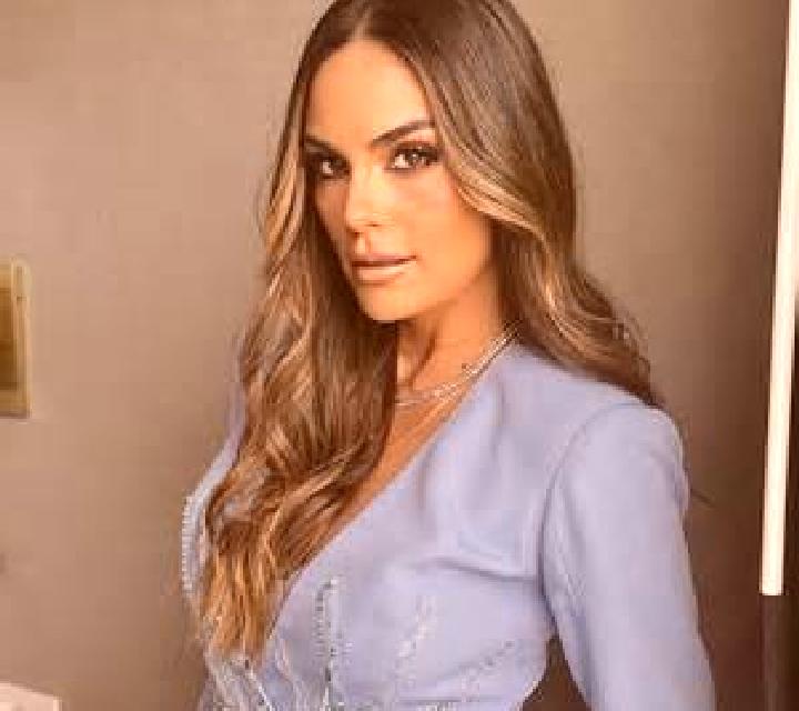 Lola Agullana escort