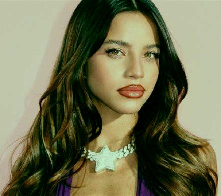 Lucía Pomar de Valdivia escort