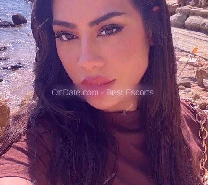 Luna 2 Almisera escort