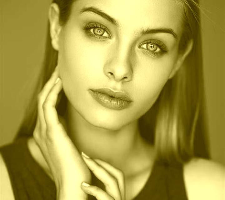 Manuela Benicassim escort