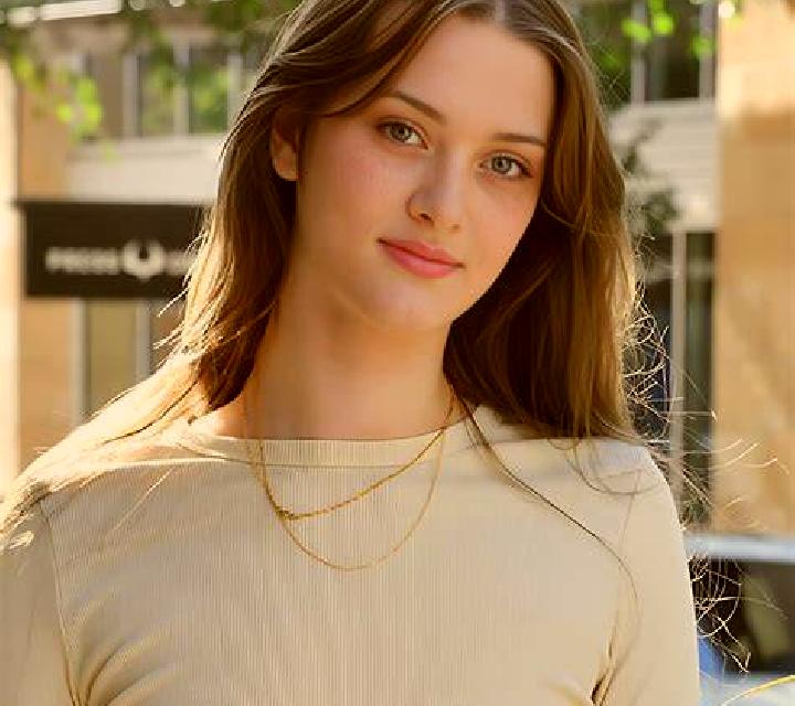 Manuela Rapariegos escort