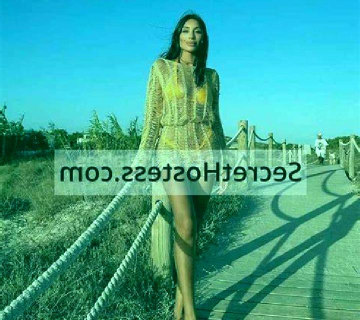 Martina 3 Dosrius escort
