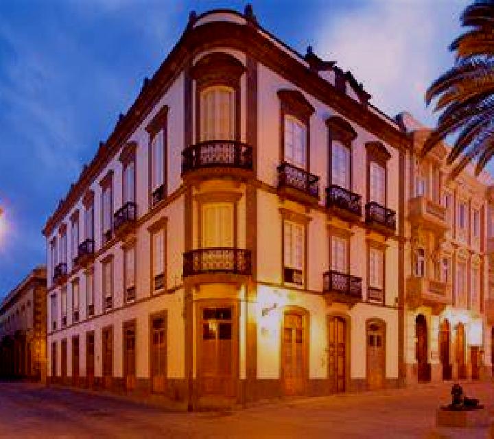 Martina Valdetorres escort