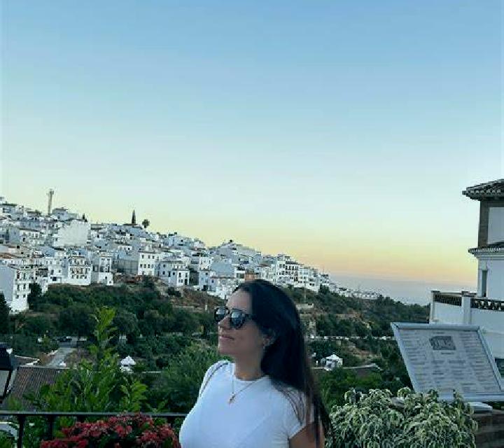 Miriam Serranillos escort