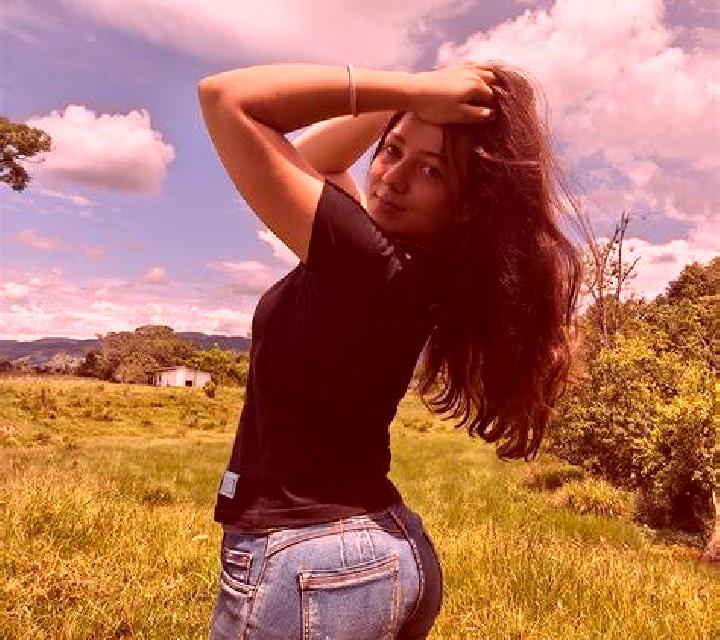 Ángela Navalpino escort