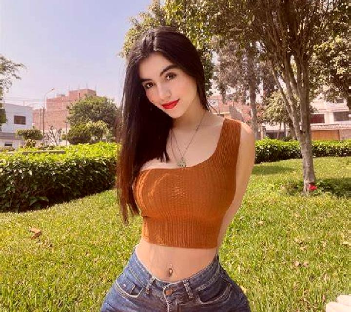 Nora Alcolea de Cinca escort