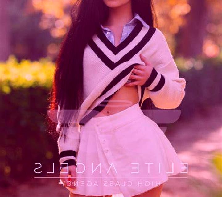 Nora Carboneras escort