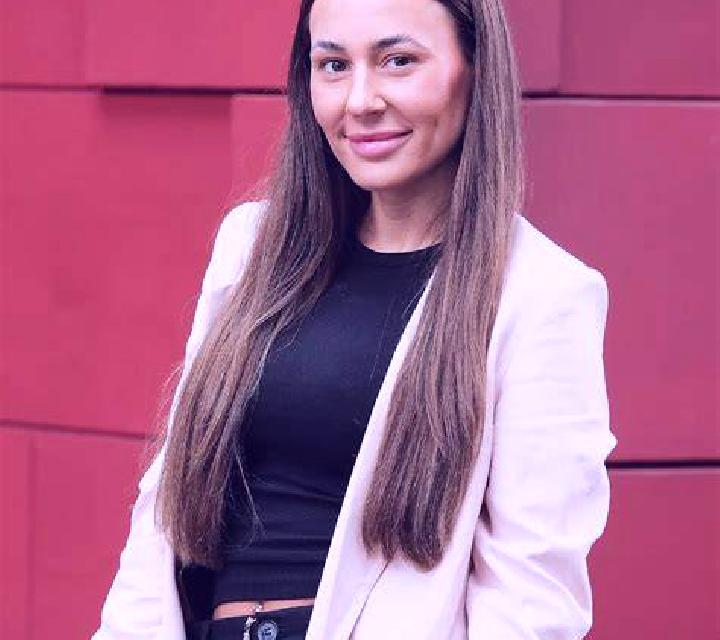 Nora Uga escort