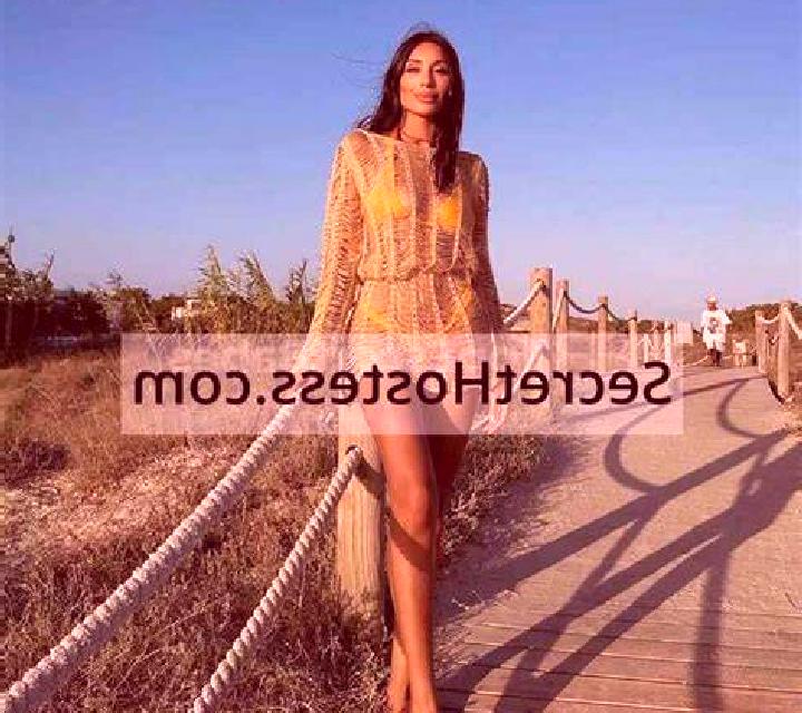 Paula 2 Garrigas escort