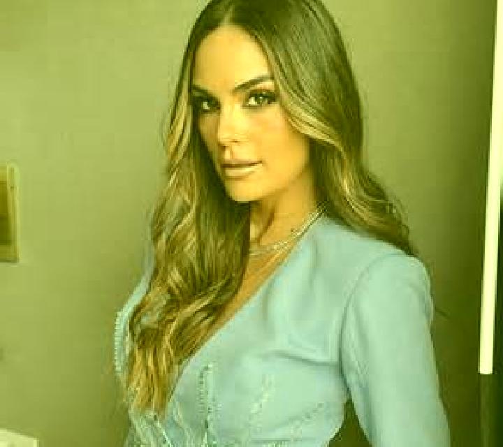 Paula Trefacio escort