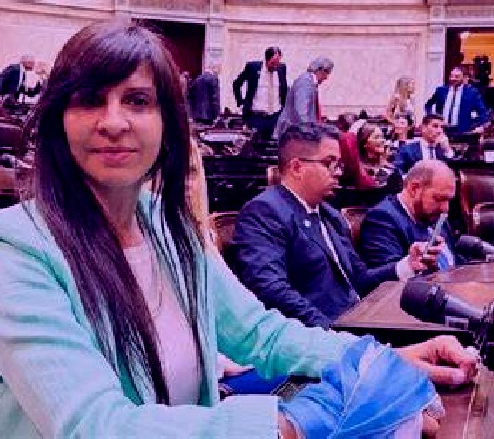 Renata Almonacid de la Cuba escort