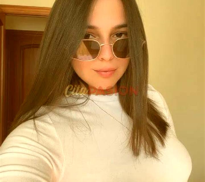 Rosa 3 Forcall escort