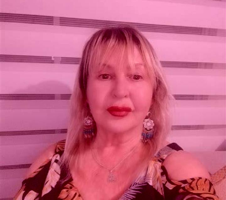 Selene Molinicos escort