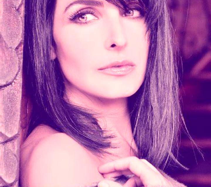 Valeria Puebla de la Reina escort